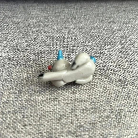 New Cute Porcelain Cat Stretching - Picture 3 of 4